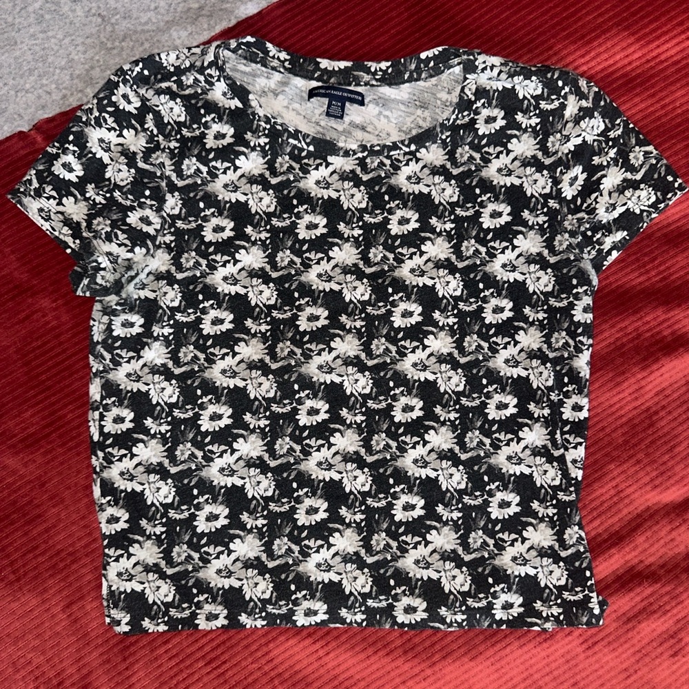 American Eagle Size Medium Flower Crop Shirt